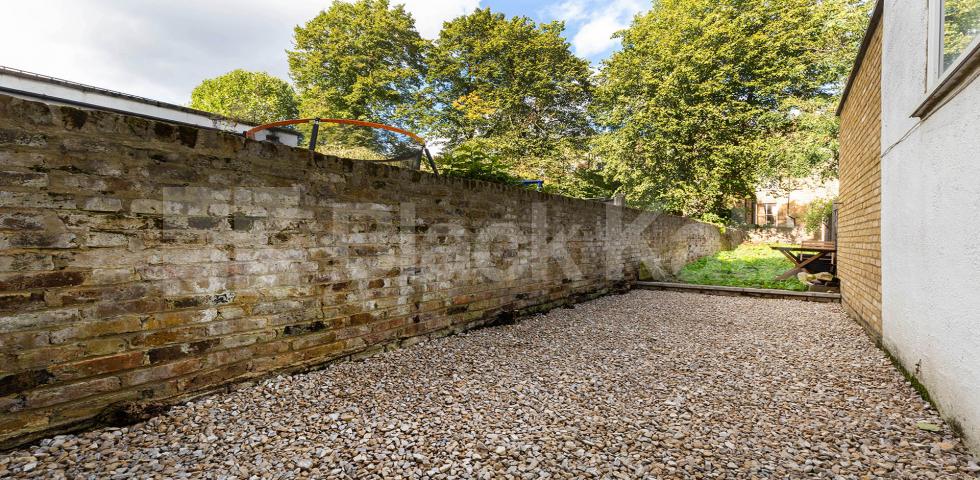 Super one bed garden flat set on a premier road in Kentish Town mins to tube.  Patshull Road, Kentish Town